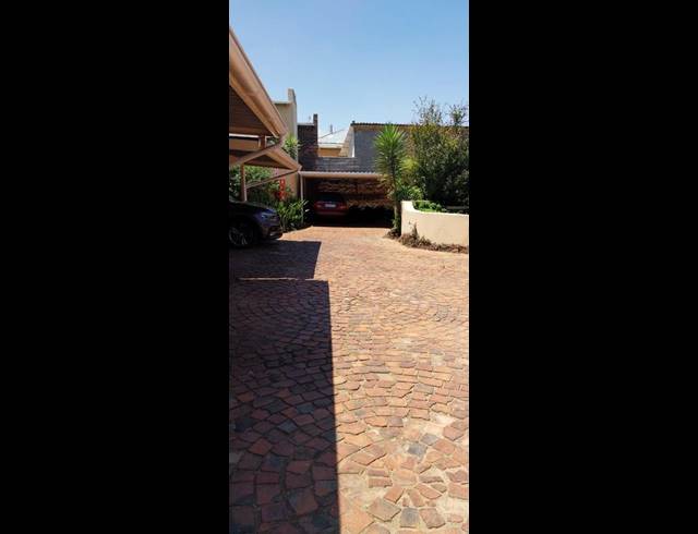 2 BEDROOM DUPLEX FOR SALE IN PRIMROSE HILL